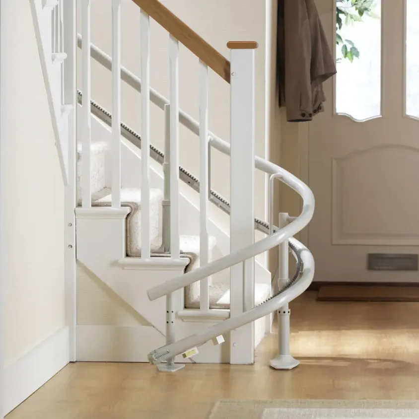 Monte-escalier Tournant Stannah | Prix & Installation sur mesure
