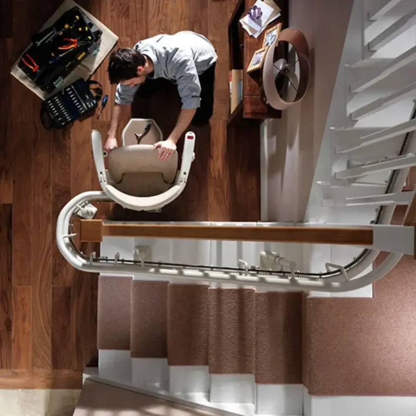 Monte-escalier Tournant Stannah | Prix & Installation sur mesure