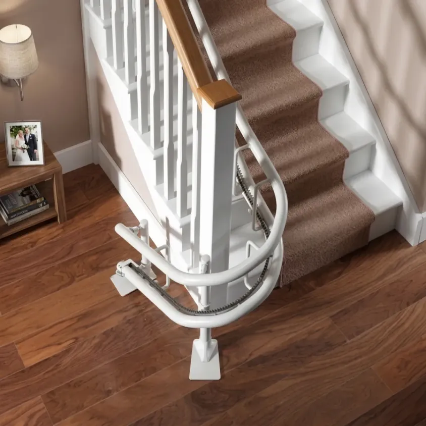 Monte-escalier Tournant Stannah | Prix & Installation sur mesure