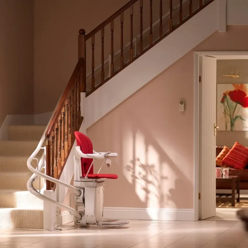 Monte-escalier Tournant Stannah | Prix & Installation sur mesure