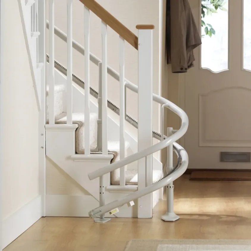 Monte-escalier Tournant Stannah | Prix & Installation sur mesure