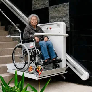 Plateforme Élévatrice PMR Escalier Droit | Stannah Stairiser BC