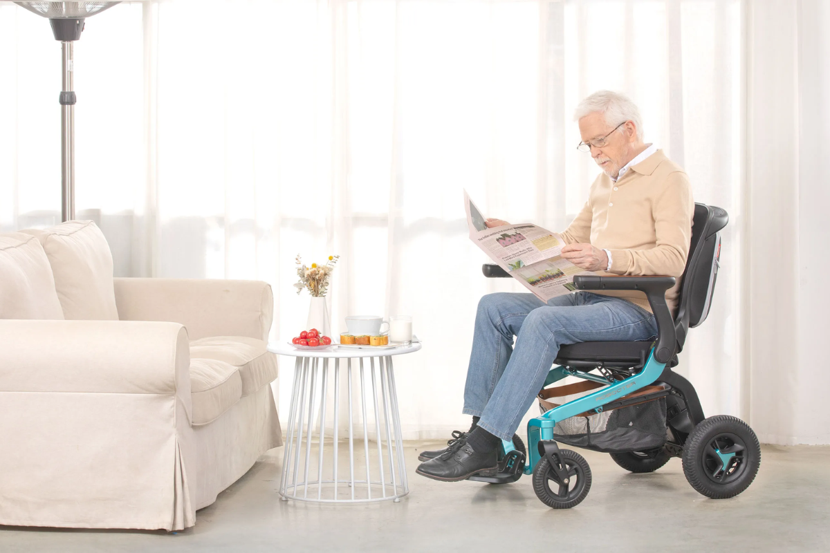 Fauteuil roulant électrique pour usage domestique